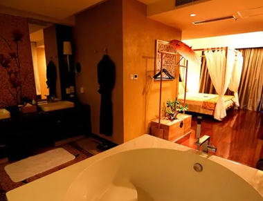 天津河东养生会所的黄昏恋：当爱情遇上八十岁